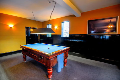 The Tasmanian Inn - Holiday Sunshine Coast 37