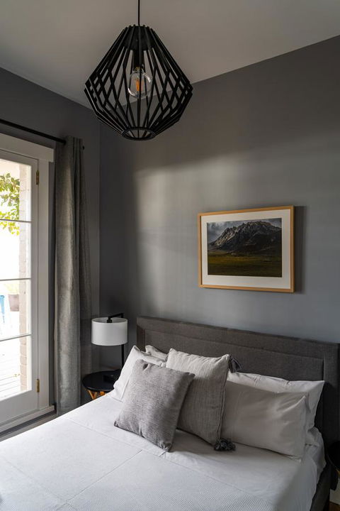 The Tasmanian Inn - Holiday Sunshine Coast 1