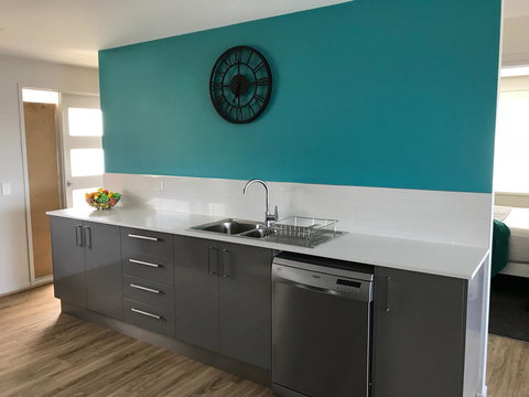 Self Contained Beach View Apartment - Holiday Sunshine Coast 6