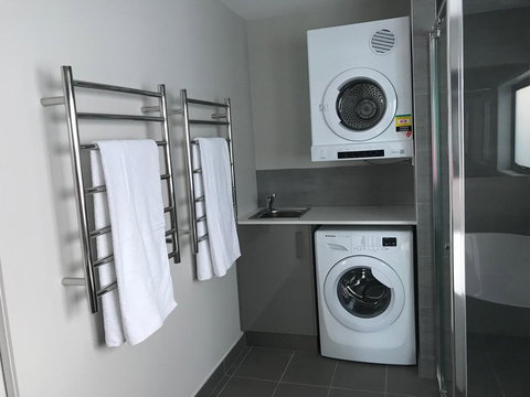 Self Contained Beach View Apartment - Holiday Sunshine Coast 14