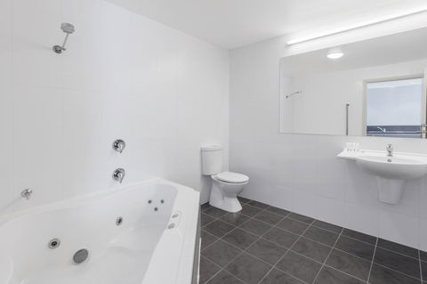 Travelodge Hotel Hobart Airport - Sunshine Coast Tourism 11
