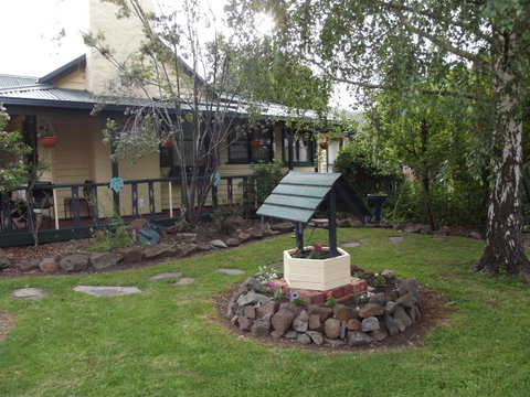 Blue Wren Riverside Cottage - Sunshine Coast Tourism 4