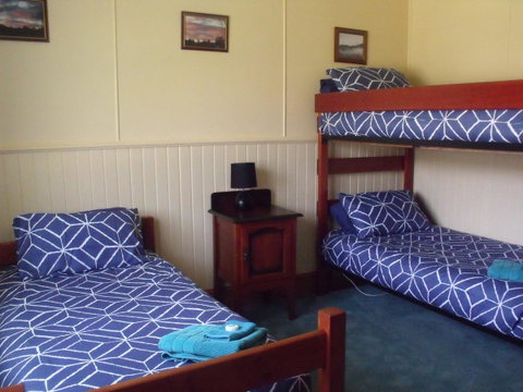 Blue Wren Riverside Cottage - Sunshine Coast Tourism 1
