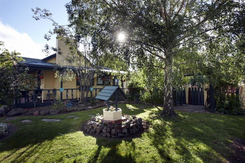 Blue Wren Riverside Cottage - Sunshine Coast Tourism 0