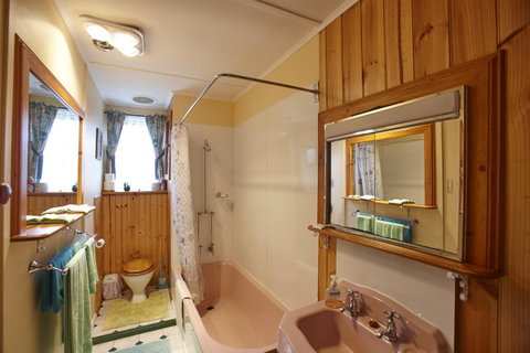Blue Wren Riverside Cottage - Sunshine Coast Tourism 21