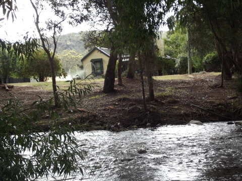 Blue Wren Riverside Cottage - Sunshine Coast Tourism 6