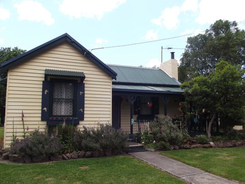 Blue Wren Riverside Cottage - Sunshine Coast Tourism 8