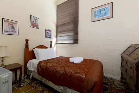 Edinburgh Gallery Bed & Breakfast - Sunshine Coast Tourism 28