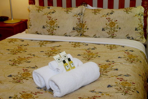 Edinburgh Gallery Bed & Breakfast - Sunshine Coast Tourism 44