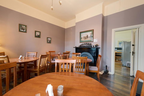 Edinburgh Gallery Bed & Breakfast - Sunshine Coast Tourism 6