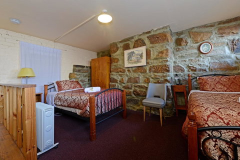 Edinburgh Gallery Bed & Breakfast - Sunshine Coast Tourism 10