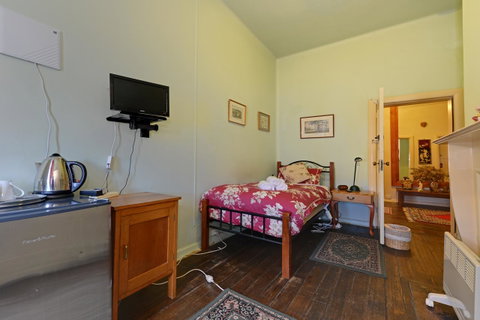 Edinburgh Gallery Bed & Breakfast - Sunshine Coast Tourism 27