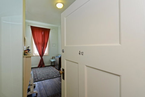 Edinburgh Gallery Bed & Breakfast - Sunshine Coast Tourism 26