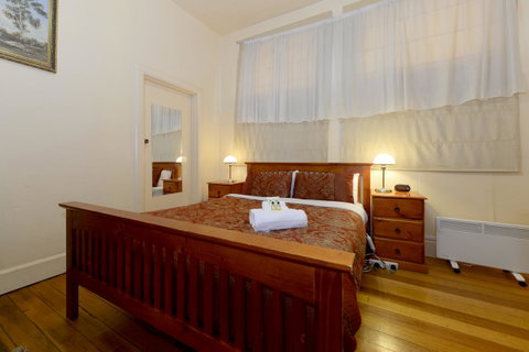 Edinburgh Gallery Bed & Breakfast - Sunshine Coast Tourism 11