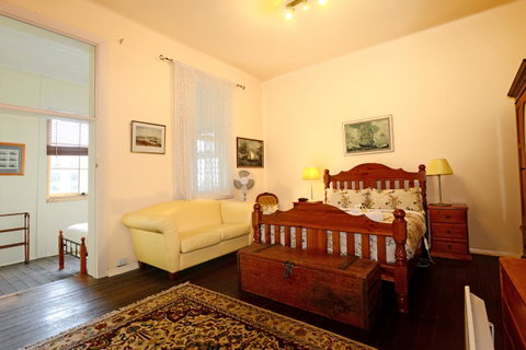 Edinburgh Gallery Bed & Breakfast - Sunshine Coast Tourism 34