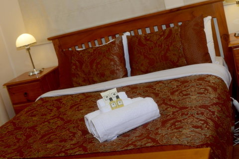 Edinburgh Gallery Bed & Breakfast - Sunshine Coast Tourism 20