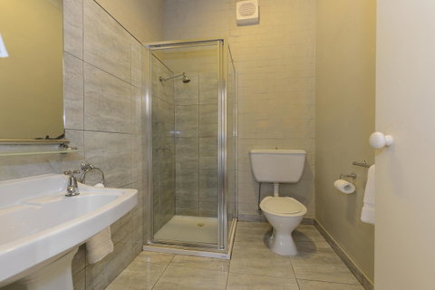 Edinburgh Gallery Bed & Breakfast - Sunshine Coast Tourism 15