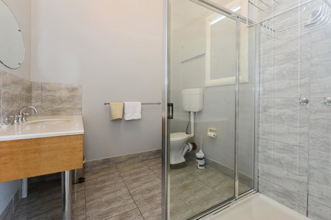 Edinburgh Gallery Bed & Breakfast - Sunshine Coast Tourism 12
