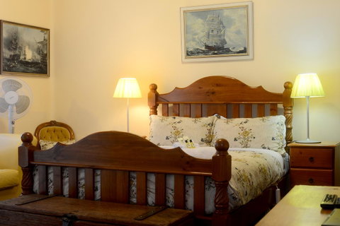 Edinburgh Gallery Bed & Breakfast - Sunshine Coast Tourism 43
