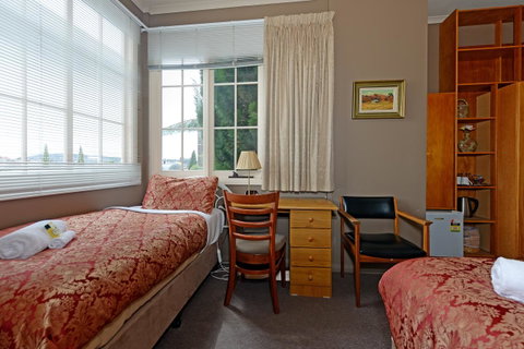 Edinburgh Gallery Bed & Breakfast - Sunshine Coast Tourism 8