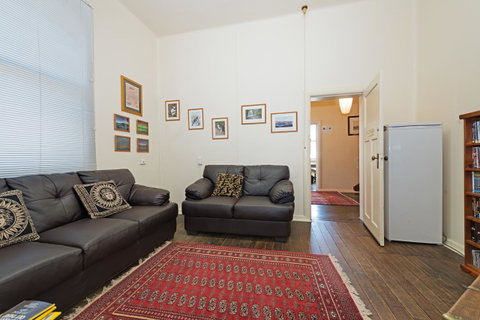 Edinburgh Gallery Bed & Breakfast - Sunshine Coast Tourism 3
