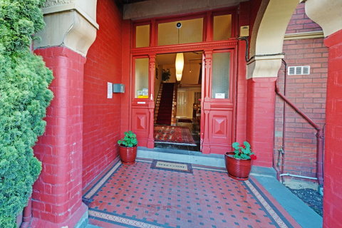 Edinburgh Gallery Bed & Breakfast - Sunshine Coast Tourism 1