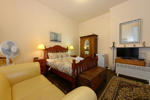 Edinburgh Gallery Bed & Breakfast - Sunshine Coast Tourism 41