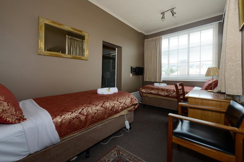 Edinburgh Gallery Bed & Breakfast - Sunshine Coast Tourism 7