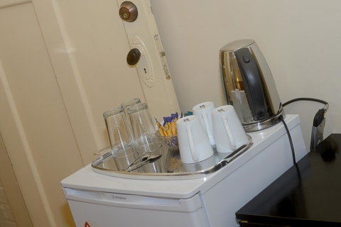 Edinburgh Gallery Bed & Breakfast - Sunshine Coast Tourism 17