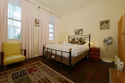 Edinburgh Gallery Bed & Breakfast - Sunshine Coast Tourism 25