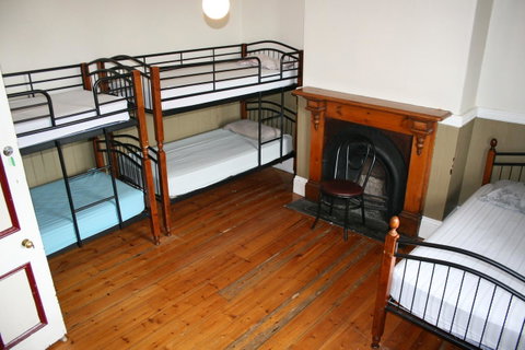 Arthouse Hostel - Sunshine Coast Tourism 1