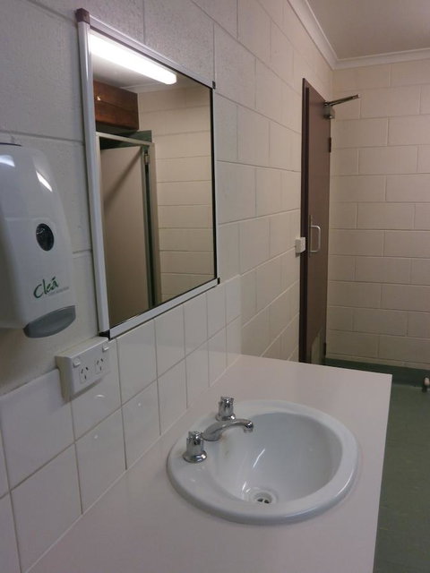 Launceston Backpackers - Sunshine Coast Tourism 10