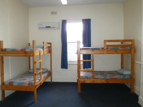 Launceston Backpackers - Sunshine Coast Tourism 5