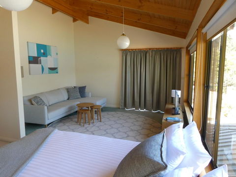 Osprey Lodge & Bungalow - Sunshine Coast Tourism 11