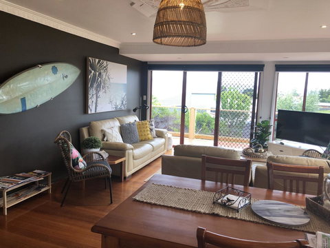 Bicheno Getaway - Sunshine Coast Tourism 1