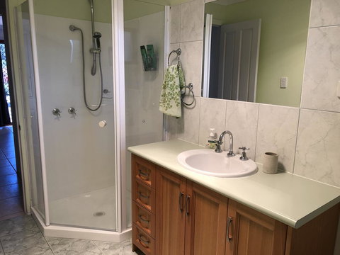 Bicheno Getaway - Sunshine Coast Tourism 9