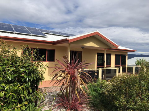 Bicheno Getaway - Sunshine Coast Tourism 0