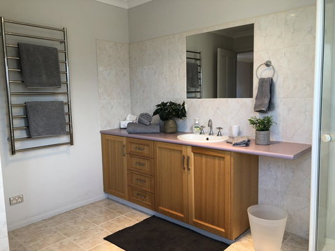 Bicheno Getaway - Sunshine Coast Tourism 7