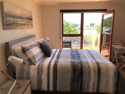 Bicheno Getaway - Sunshine Coast Tourism 6