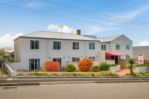 Apartment 104 - Sunshine Coast Tourism 0