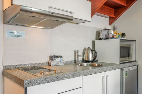 Apartment 104 - Sunshine Coast Tourism 3