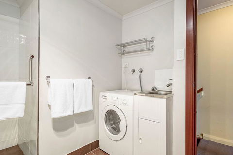 Apartment 104 - Sunshine Coast Tourism 13