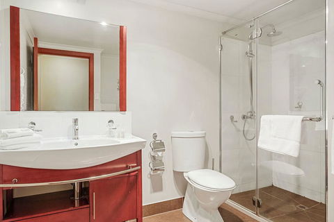 Apartment 104 - Sunshine Coast Tourism 11
