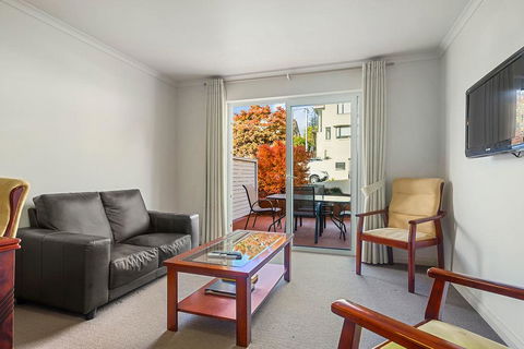 Apartment 104 - Sunshine Coast Tourism 5
