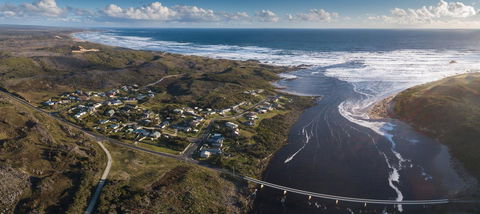 Arthur Riverfront And Sea Lodge Downstream - Holiday Sunshine Coast 1