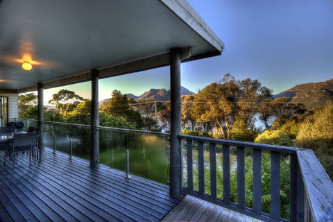 Cove Beach Apartment 2 - Sunshine Coast Tourism 1