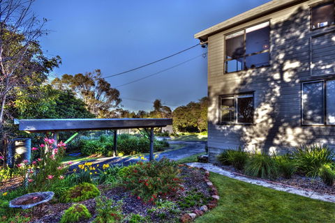 Cove Beach Apartment 2 - Sunshine Coast Tourism 6