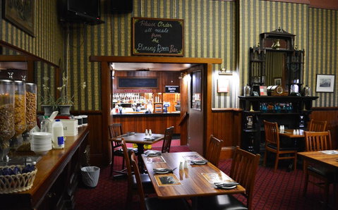 Empire Hotel Queenstown - Sunshine Coast Tourism 15