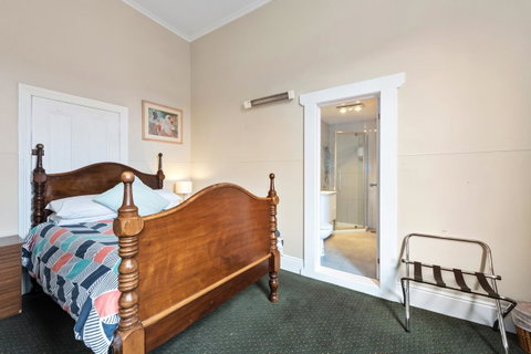 Empire Hotel Queenstown - Sunshine Coast Tourism 1