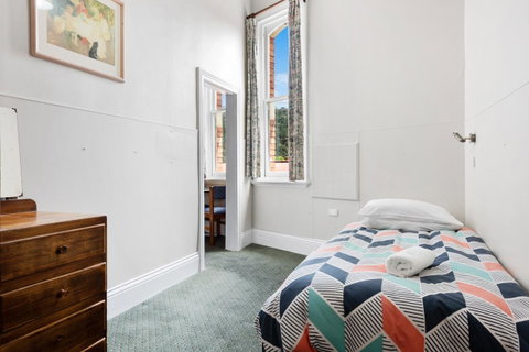 Empire Hotel Queenstown - Sunshine Coast Tourism 12